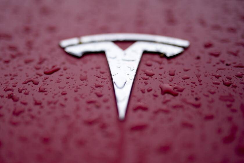 ARCHIVO - El logotipo de Tesla