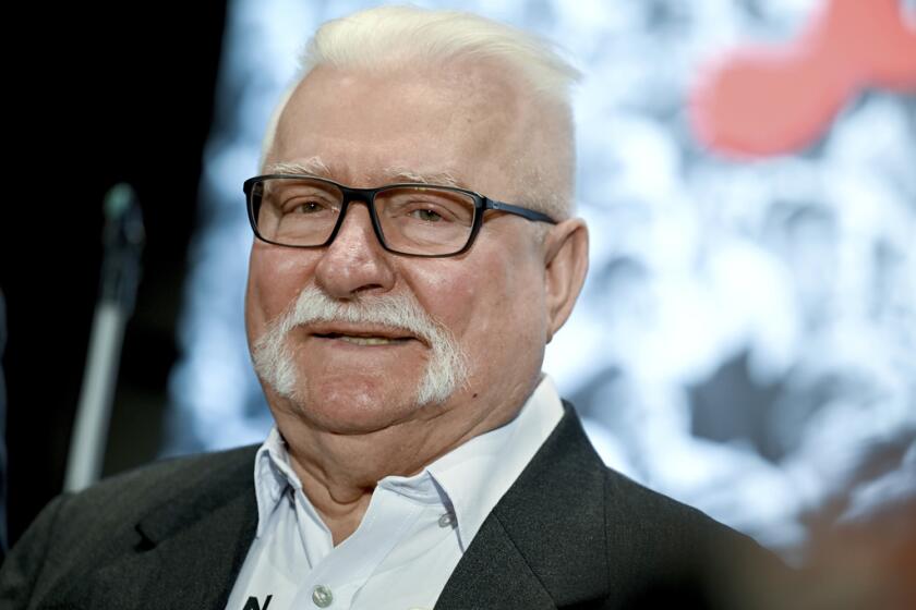 ARCHIVO - El expresidente de Polonia Lech Walesa